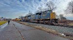 CSX 4525 leads I135.